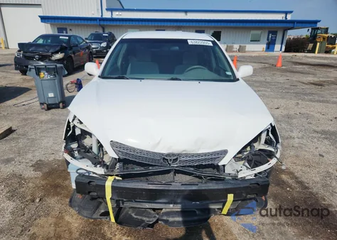 2003 Toyota Camry Le z USA, uszkodzony, nr VIN 4T1BE32K53U144372